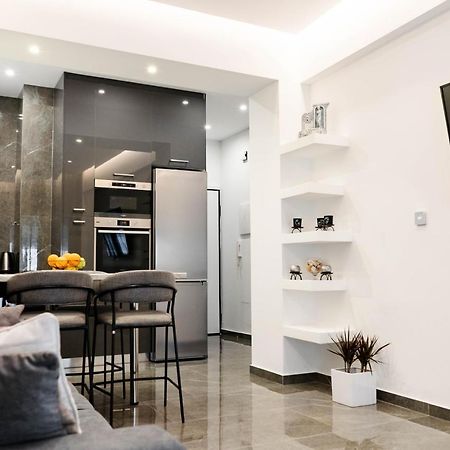 Larissa Railway &Metro Station Apartment Atenas Exterior foto