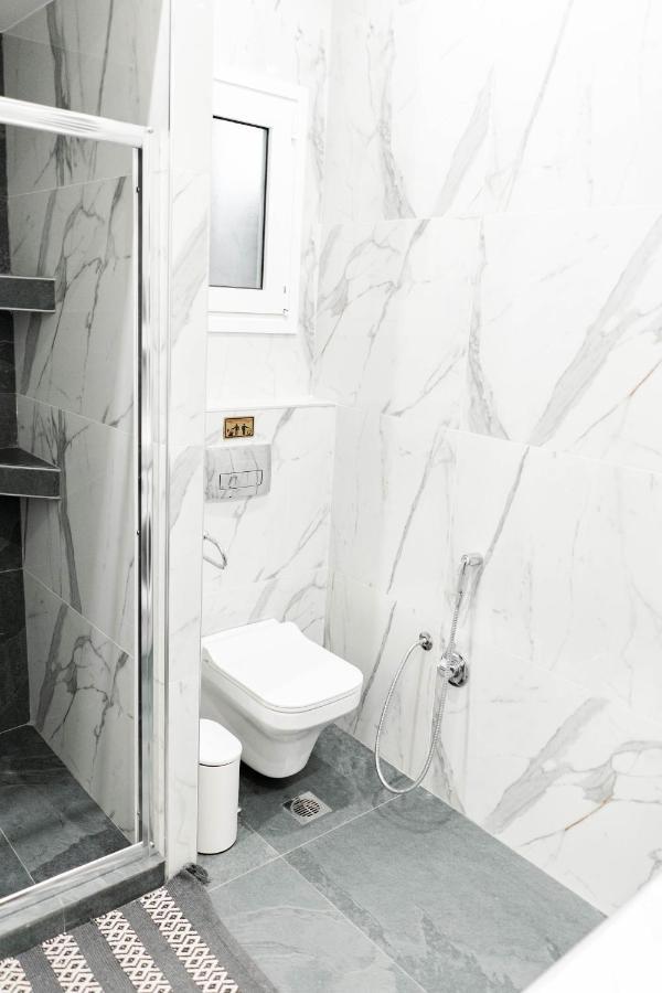 Larissa Railway &Metro Station Apartment Atenas Exterior foto