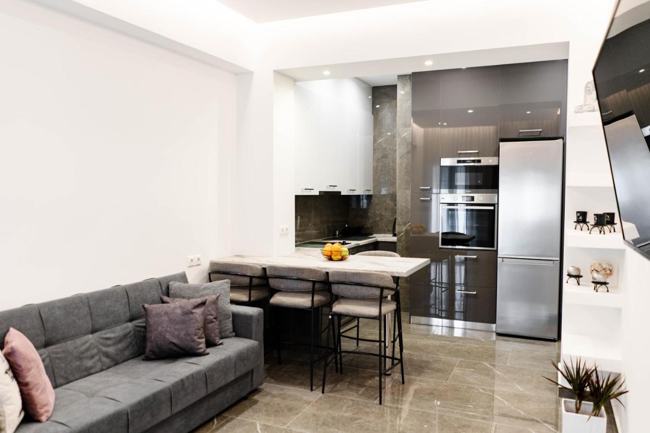 Larissa Railway &Metro Station Apartment Atenas Exterior foto