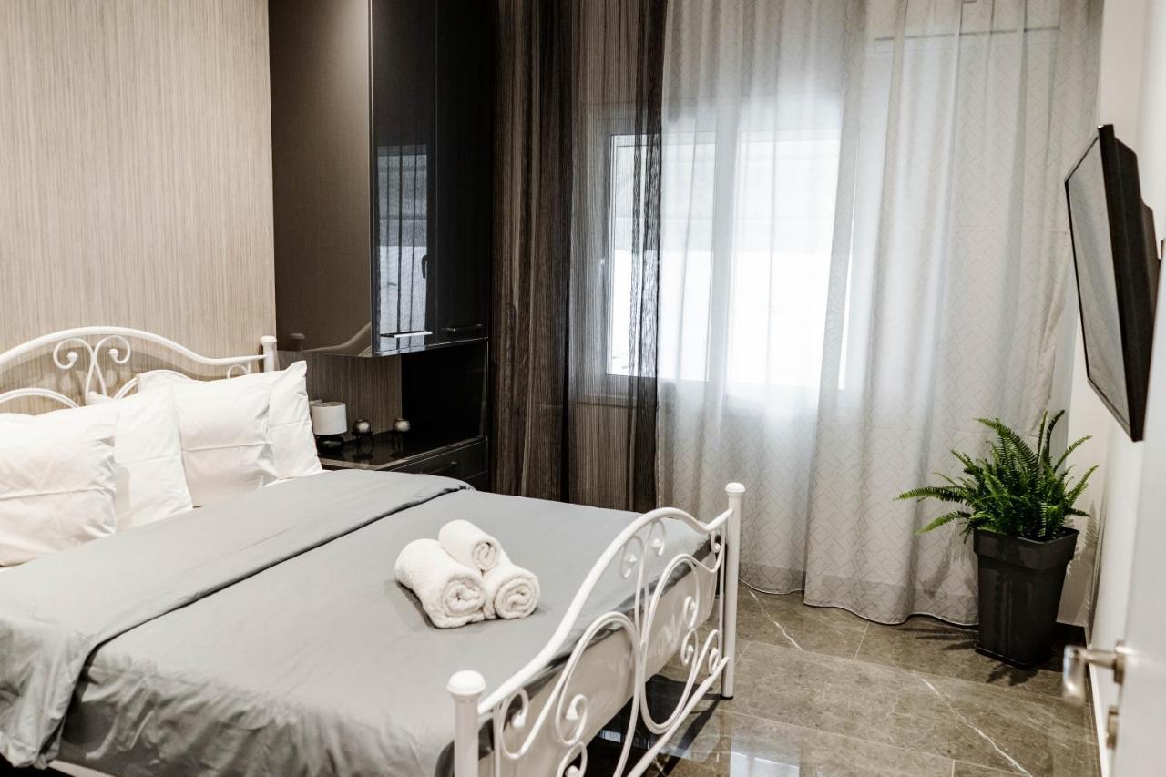 Larissa Railway &Metro Station Apartment Atenas Exterior foto