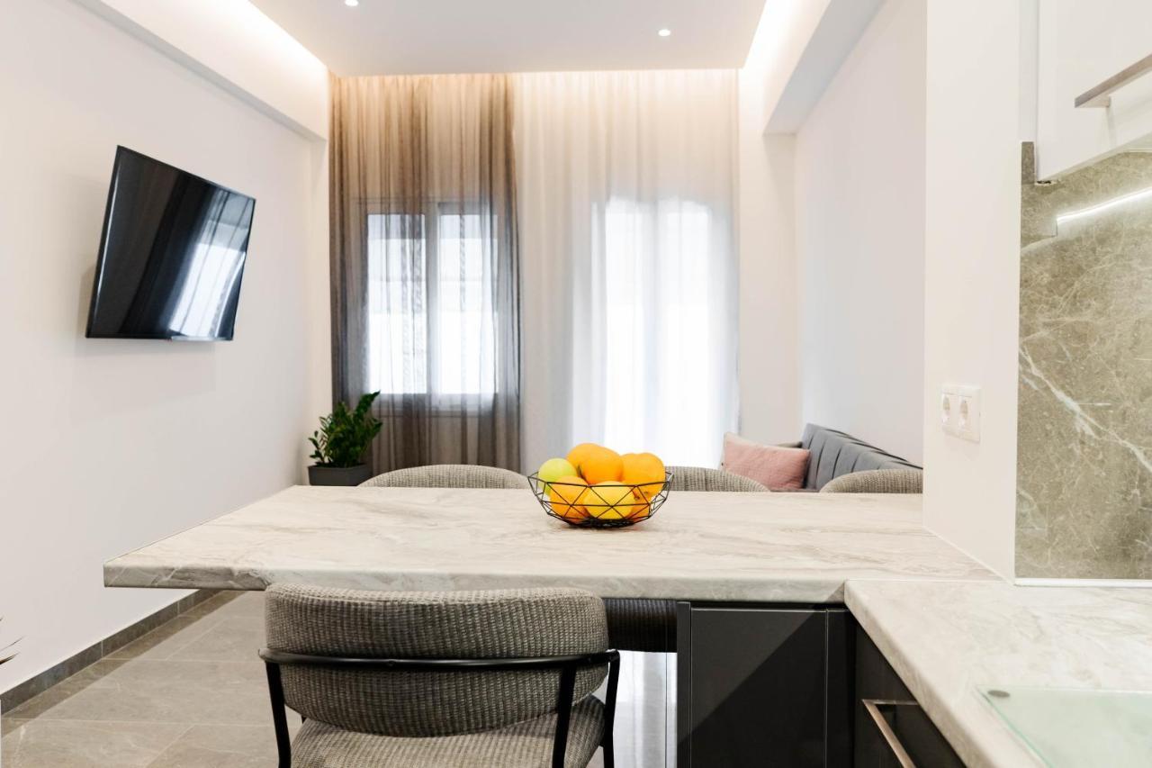 Larissa Railway &Metro Station Apartment Atenas Exterior foto